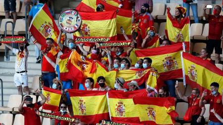 https://betting.betfair.com/football/Spain%20Spanish%20fans%20flags%201280.jpg